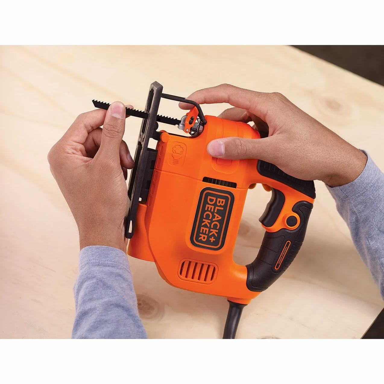 BLACK + DECKER Scie sauteuse KS701 - 520 W - Profondeur de coupe : 70 mm