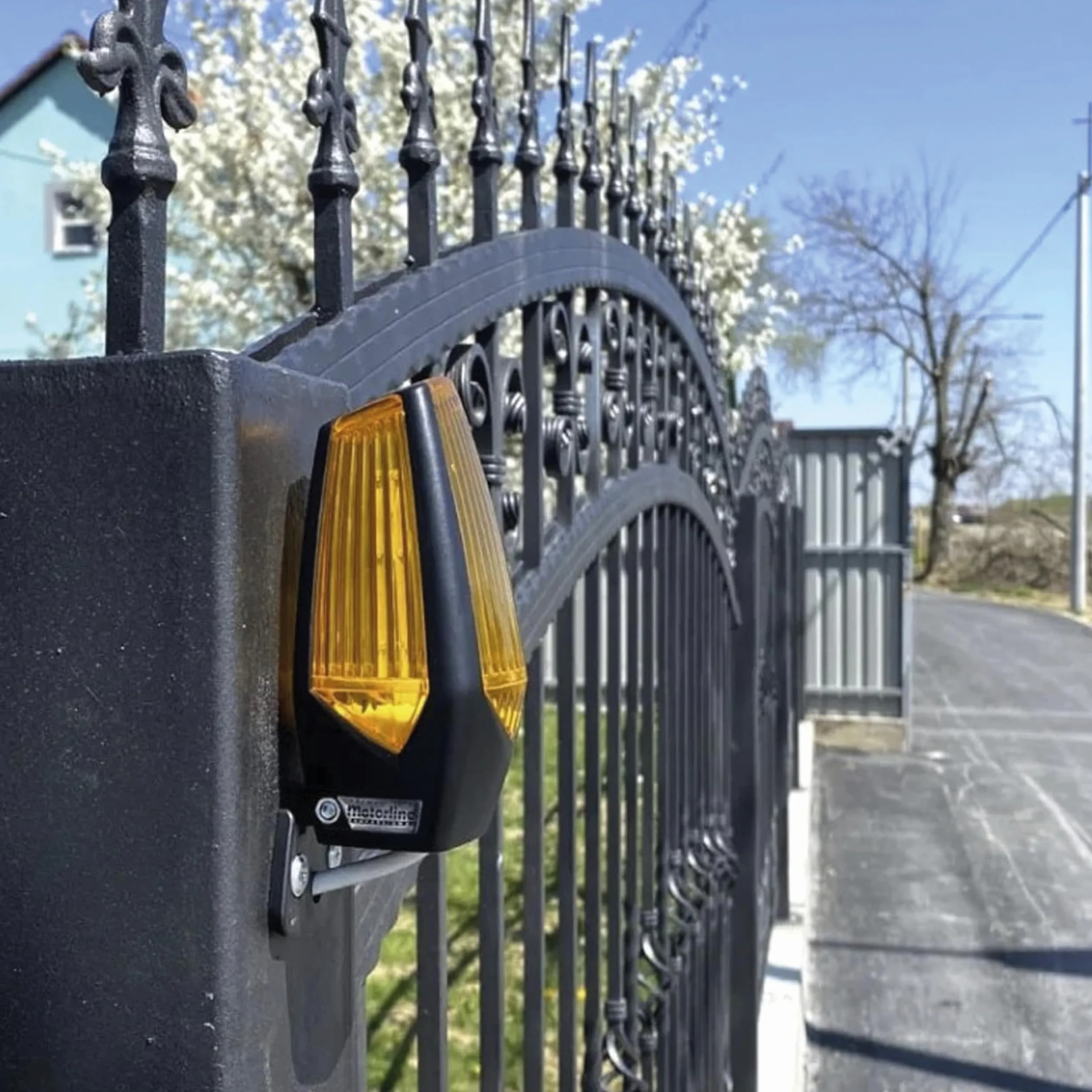 MOTORLINE Lámpara destellante Universal LED MP205 Intermitente multivoltaje para Puerta de Garaje automática, sólo Compatible con Productos Motorline
