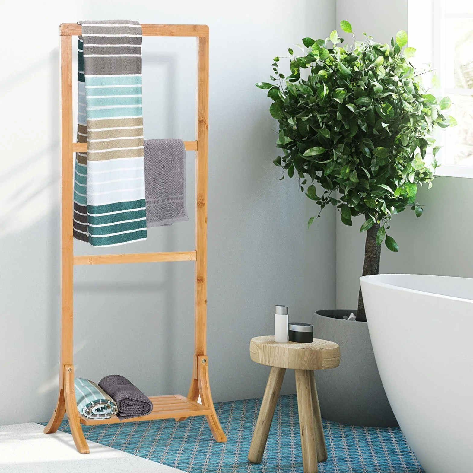 Toallero de Pie Bambú Natural con Estante y 3 Colgadores 40x28.5x104cm