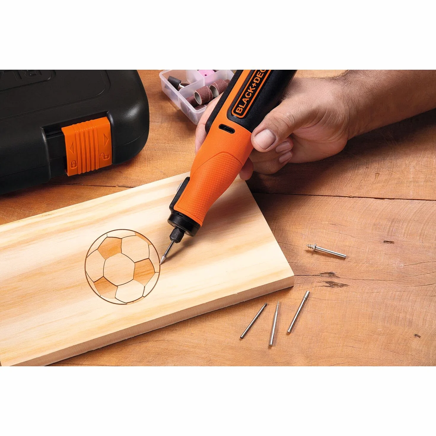 BLACK+DECKER Multi-Herramienta Rotativa 7,2V, Control de Velocidad Variable, Batería Integrada de 1.5Ah, Incluye 53 Accesorios y Estuche de Transporte, BCRT8IK