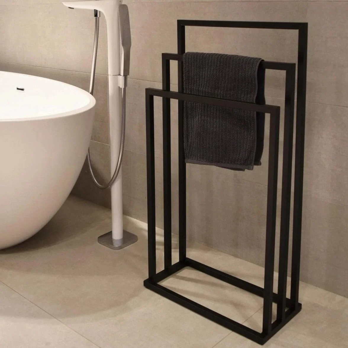 Toallero de pie múltiple Negro Metal 45x21x84 cm 3 Brazos para Toallas