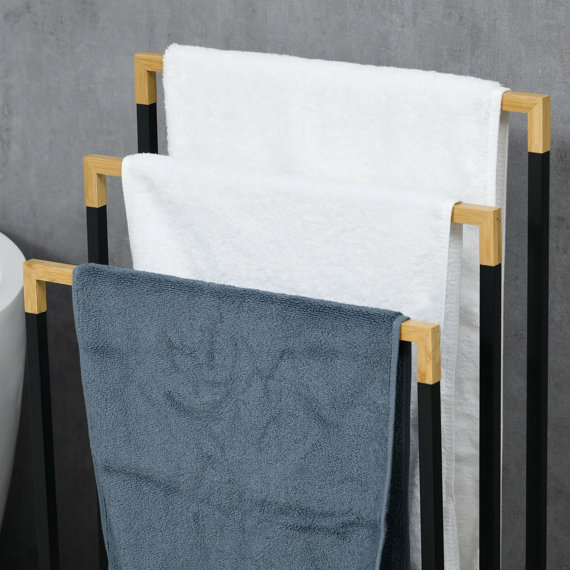 Kleankin Toallero Escalera 3 Niveles con 3 Barras de Bambú y Marco de Acero para Baño 45x22,5x86 cm Negro y Natural