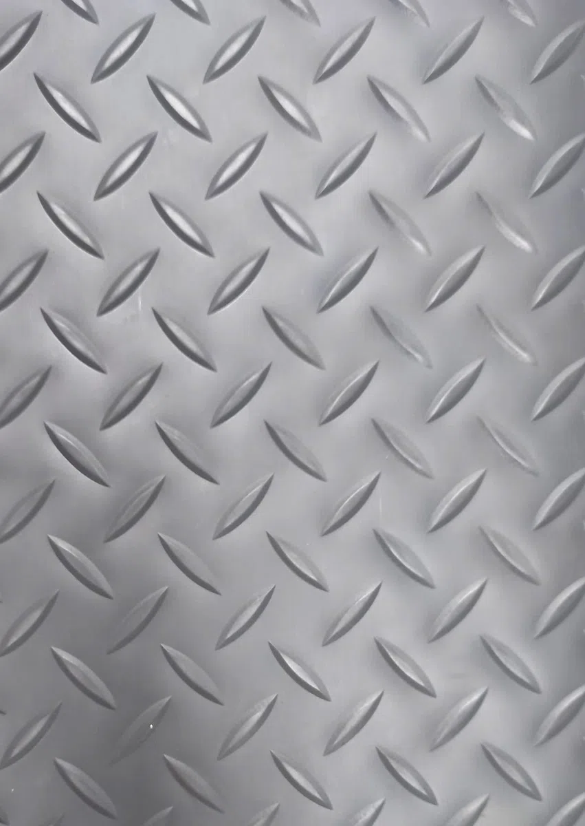 Revestimiento de Caucho Antideslizante | Suelo de Goma PVC Gris 1mm Diseño Estrias (140_x_700 CM)