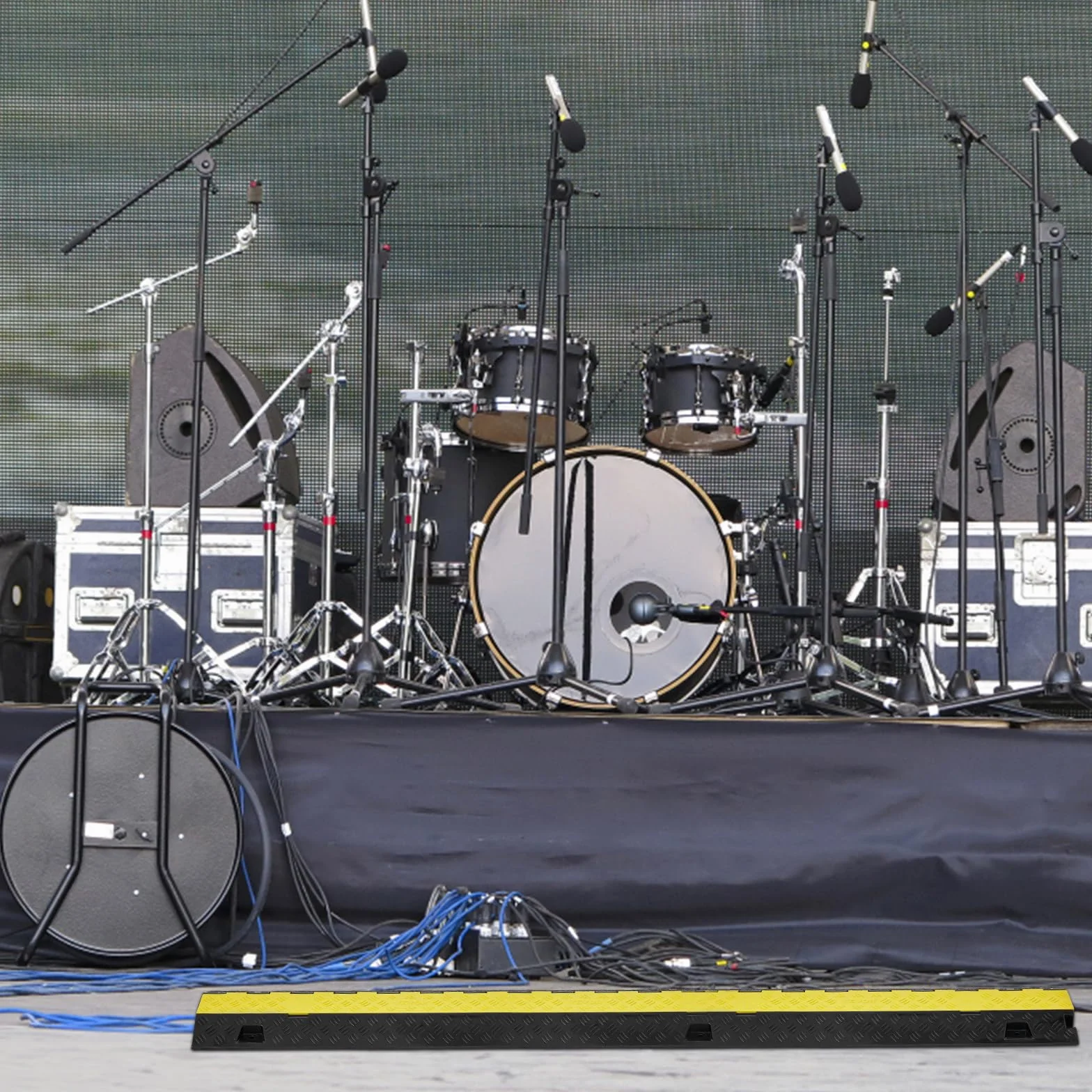 VEVOR Rampa de Protección de Cable 1 Pieza 2 Vías Canaleta Pasacables de Suelo 3,05 x 2,79 cm Protector de Cables de TPU y TPR Carga de 10,000 kg/Eje Cubiertas de Suelo para Cables Negro y Amarillo