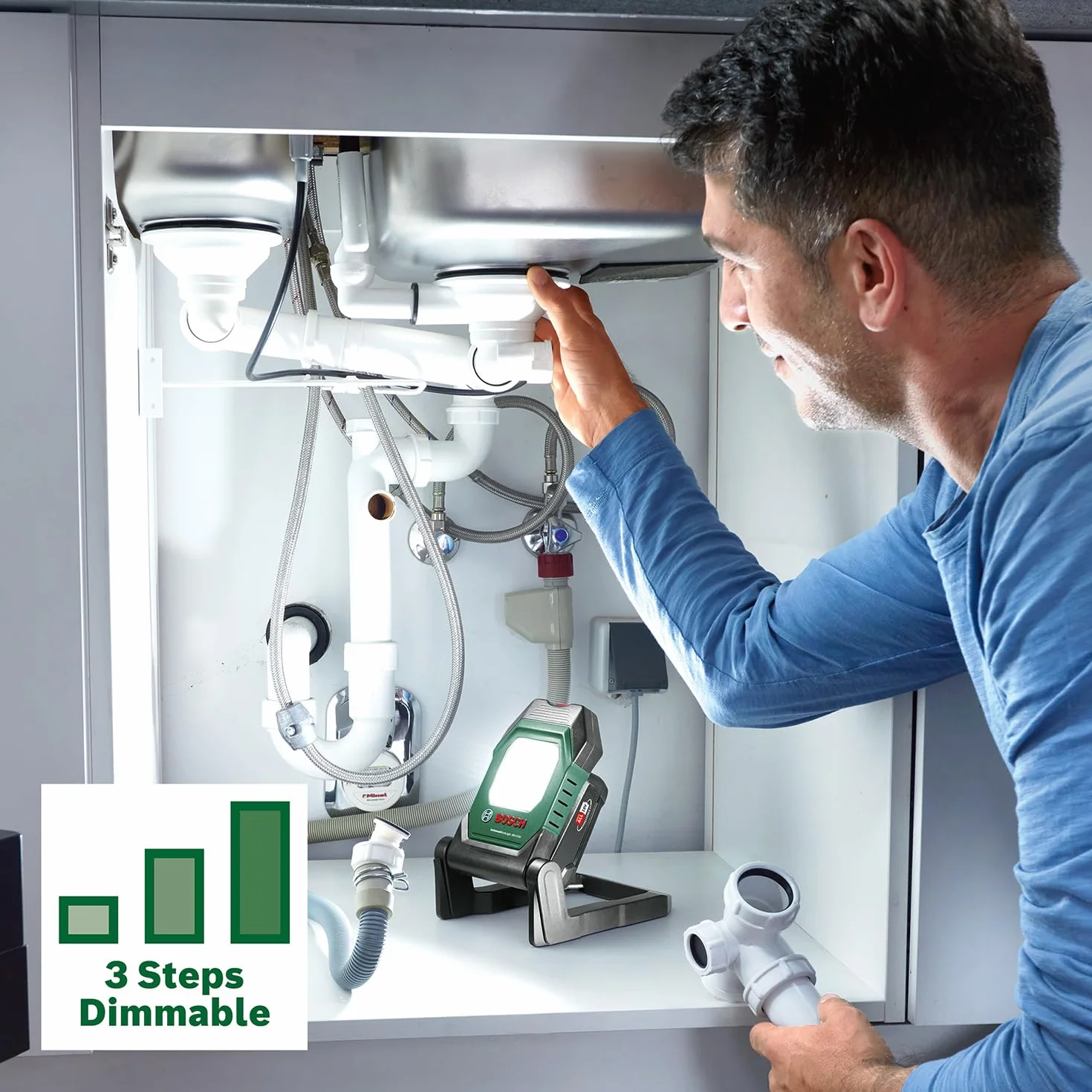 Bosch Luz de trabajo LED/ lámpara de construcción/foco portátil UniversalWorkLight 18V-2100 (máx. 2100 lúmenes, 3 niveles de ajuste de brillo, cabezal plegable con 10 posiciones; sin batería)