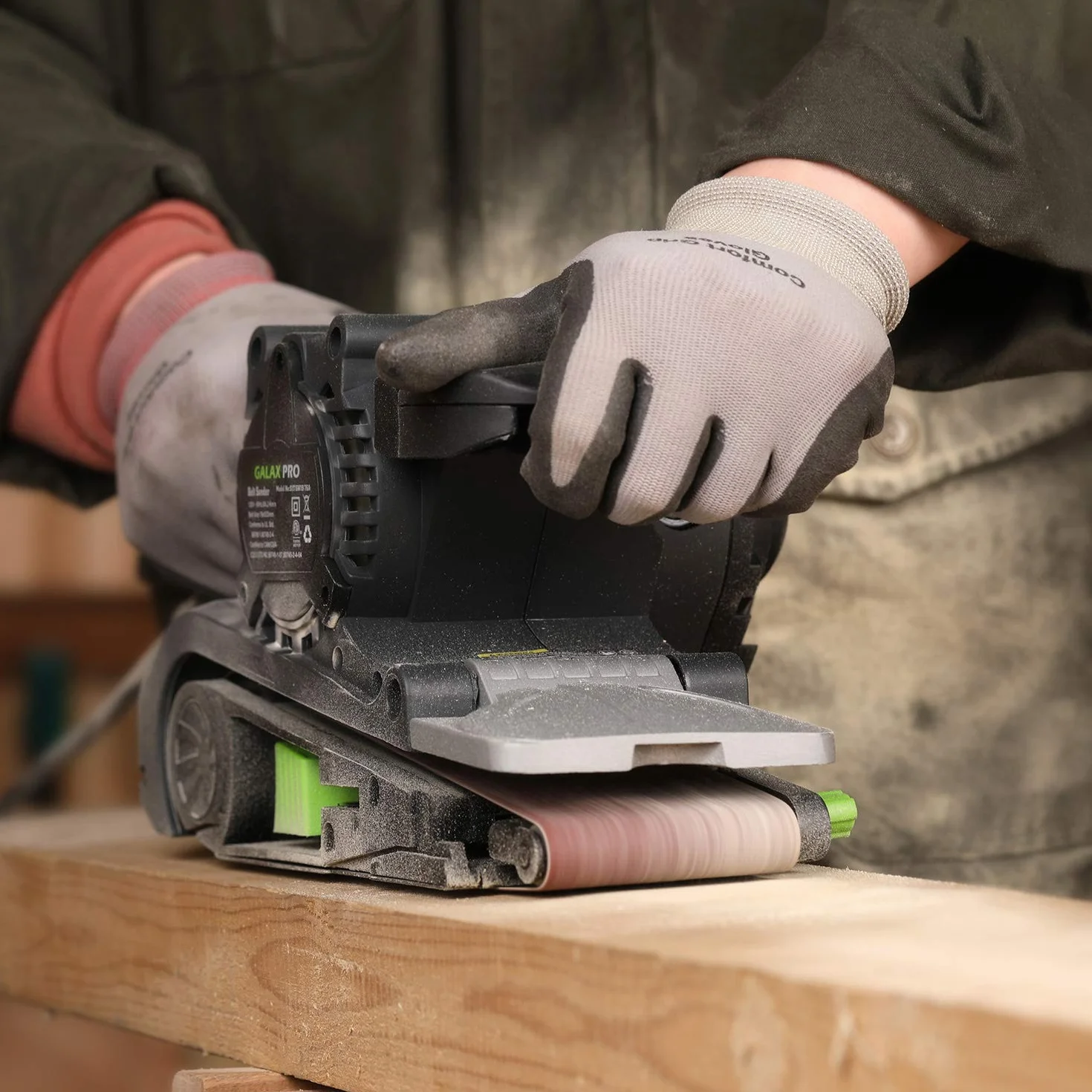 GALAX PRO Lijadora de banda con control de velocidad y conexión para aspiradora, incluye bolsa para el polvo y cinta abrasiva, lijadora de 1010W con superficie de lijado de 533 mmx76 mm